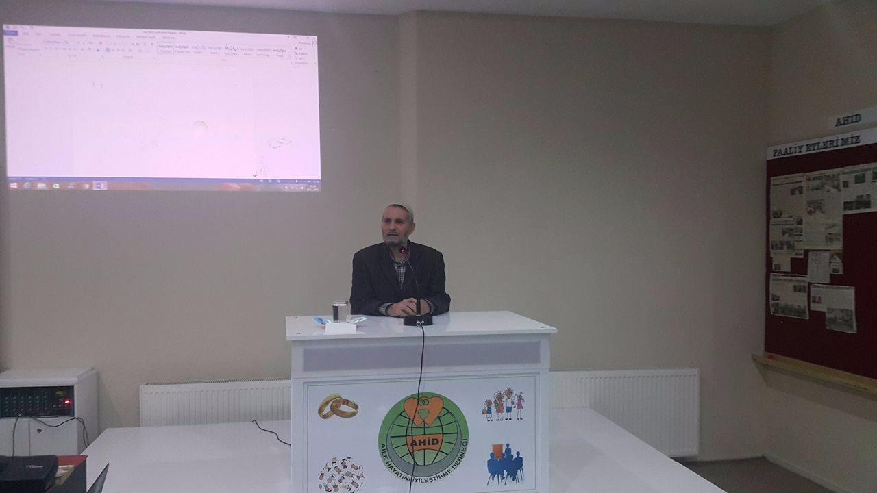 AHİD seminerlerini sürdürüyor