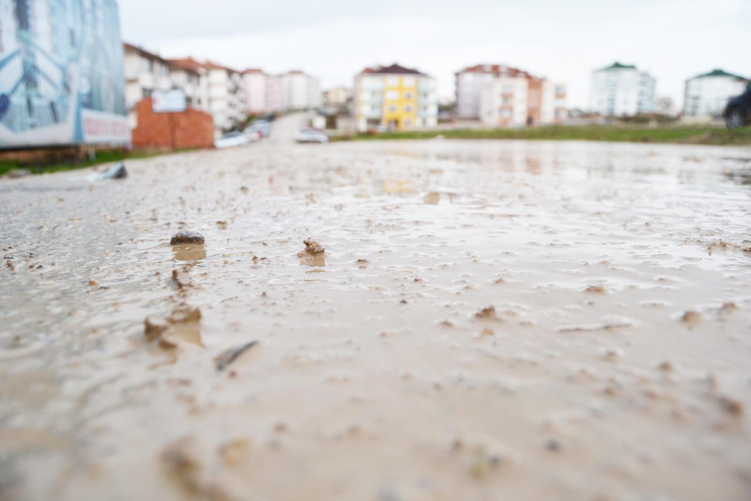 Yollar çamur deryası
