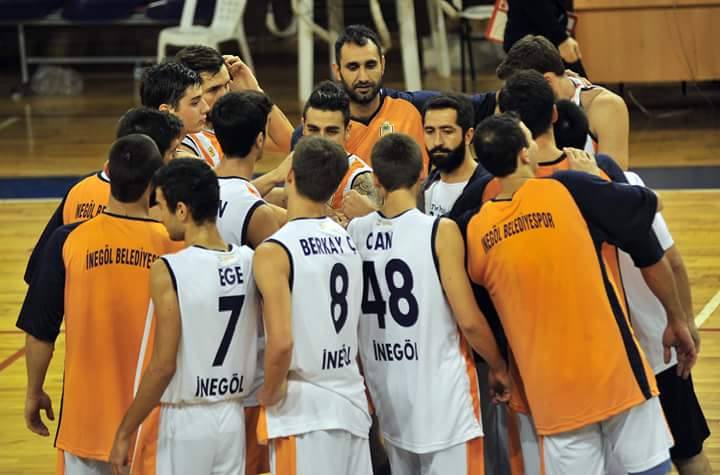 Basketbolda bileğimiz bükülmüyor