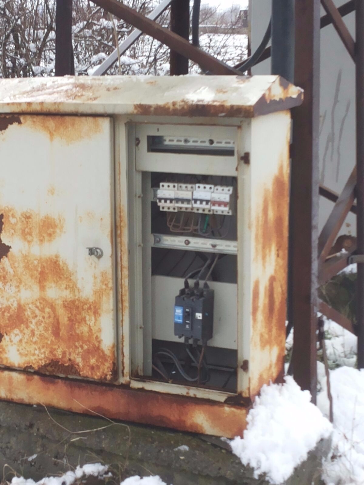 Trafo tehlike saçıyor