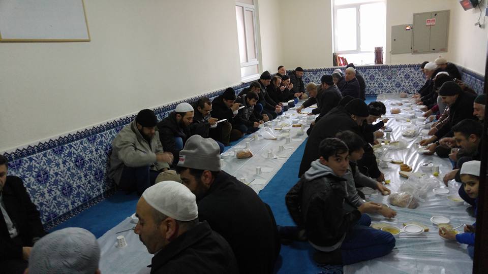 Kuba Camii’nde sabah çorbası