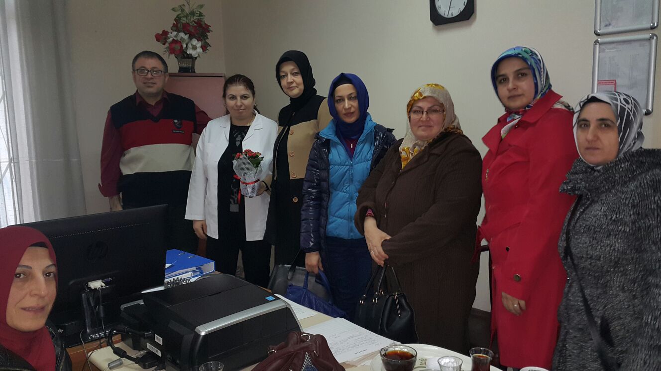 Ak Kadınlardan hekimlere çiçek