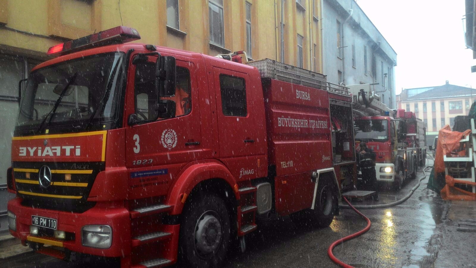 Mobilya imalathanesinde korkutan yangın