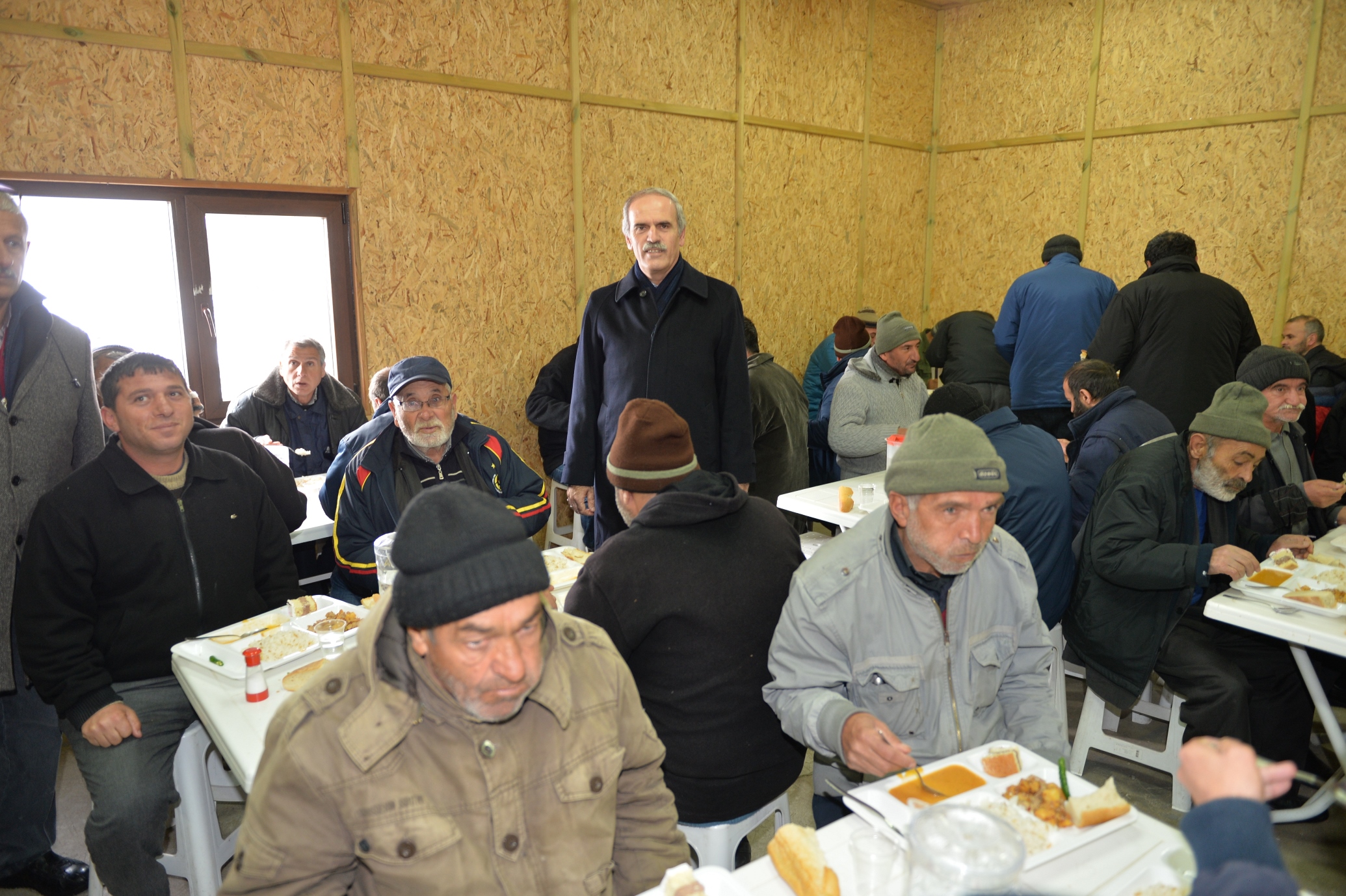 Altepe kimsesizleri ziyaret etti