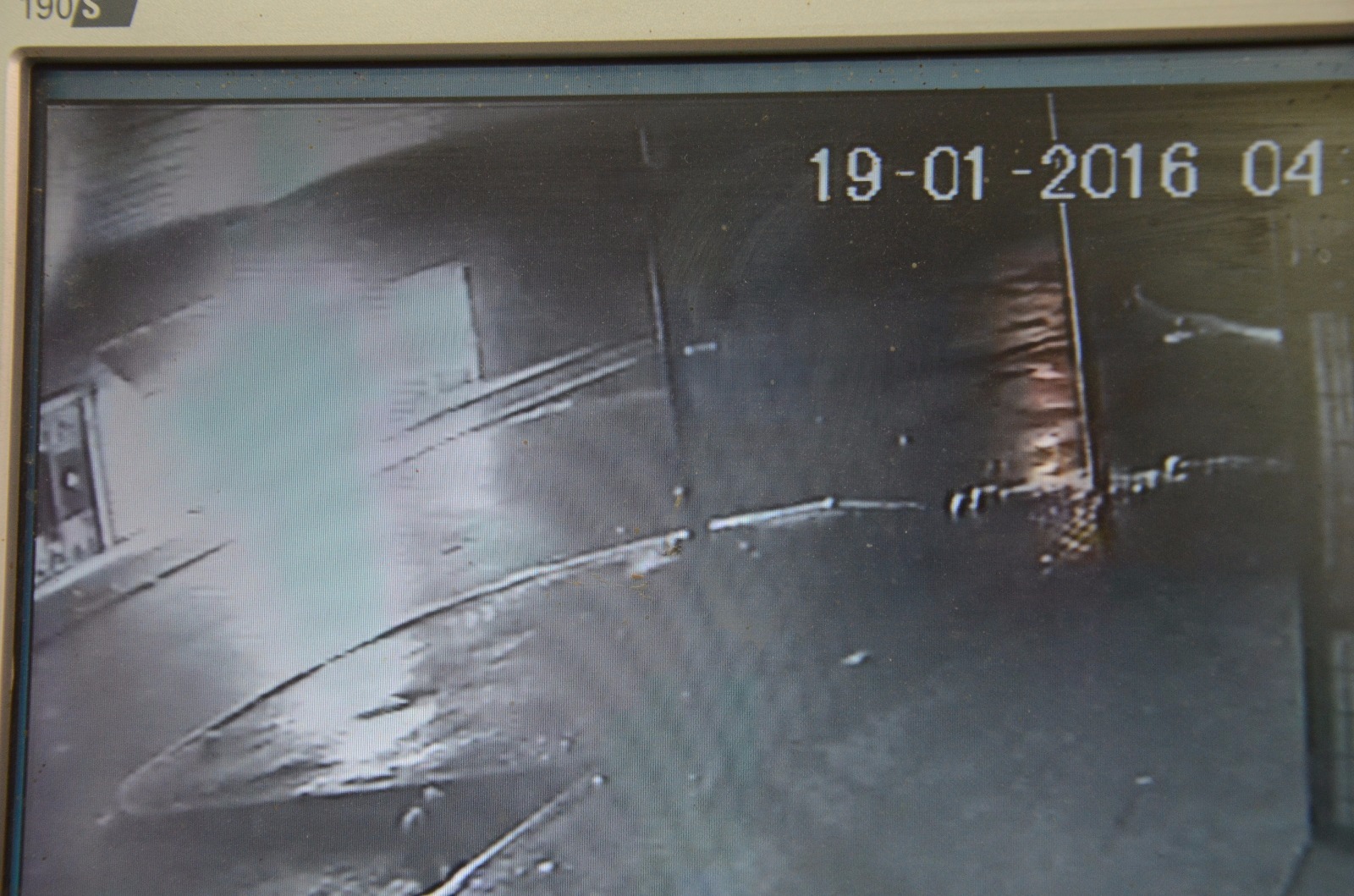 Benzin döküp yaktılar