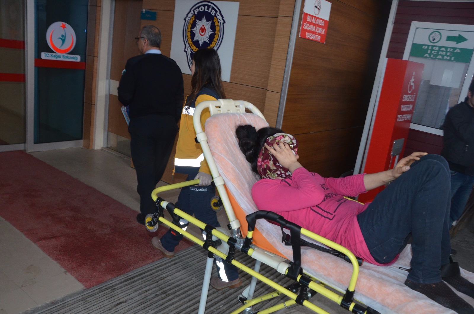 Makineye elini kaptırdı