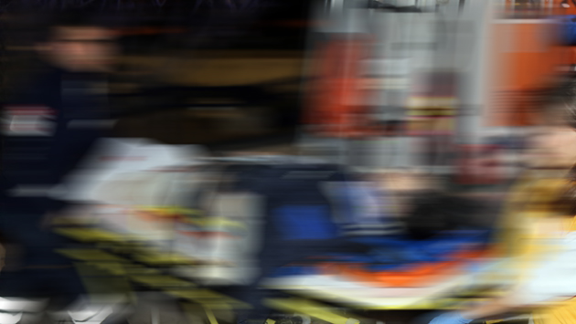 Makineye elini kaptırdı