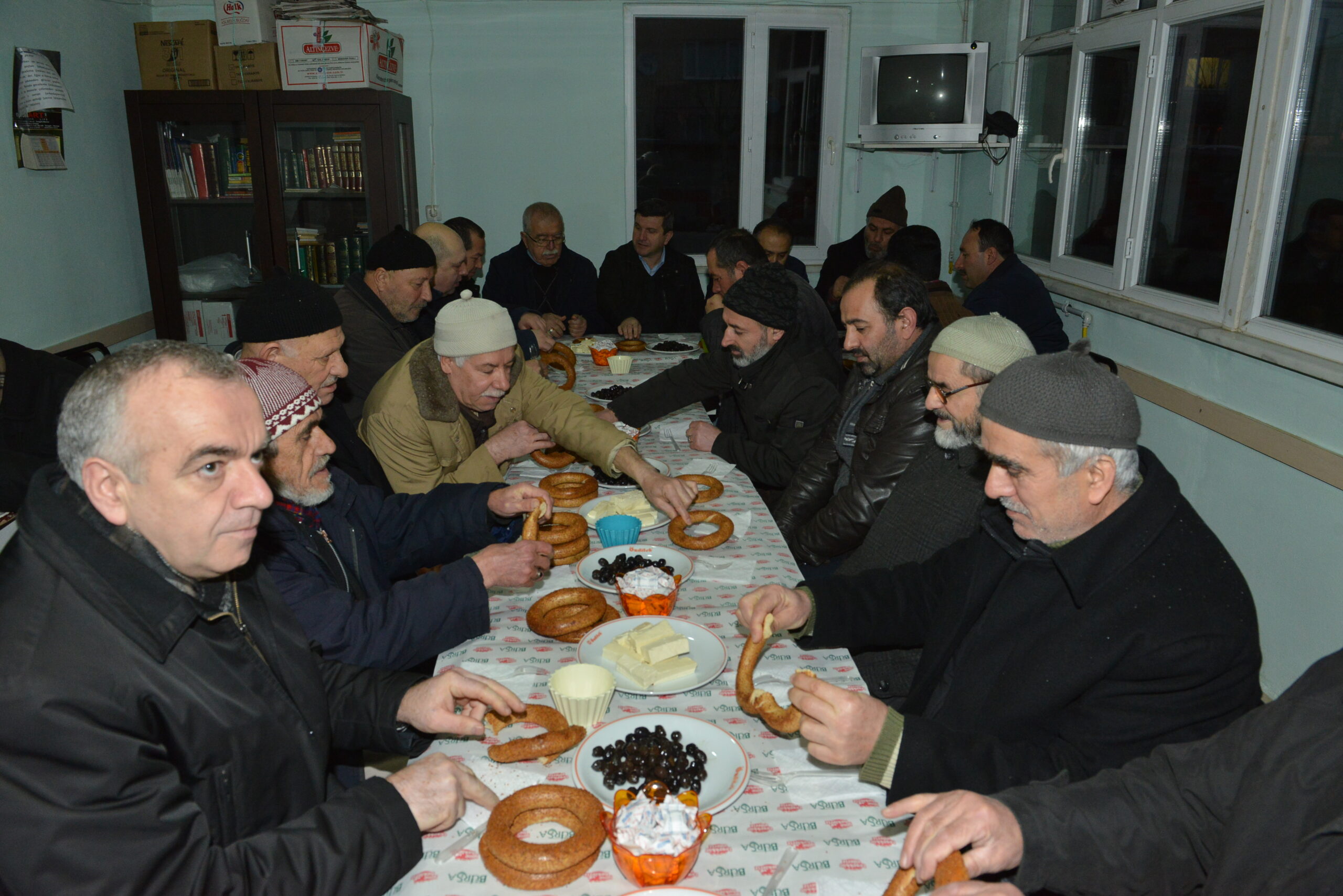 Bereket sofrası Yeşil Cami’de kuruldu