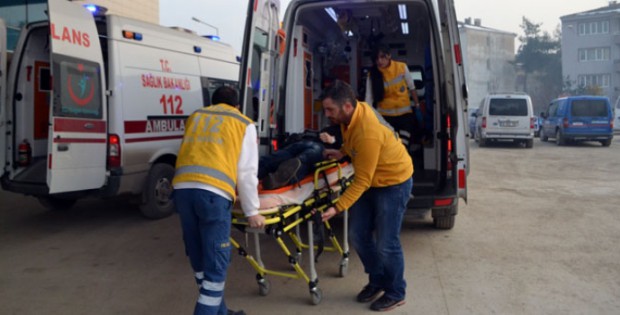 2 kamyonet çarpıştı: 1 yaralı