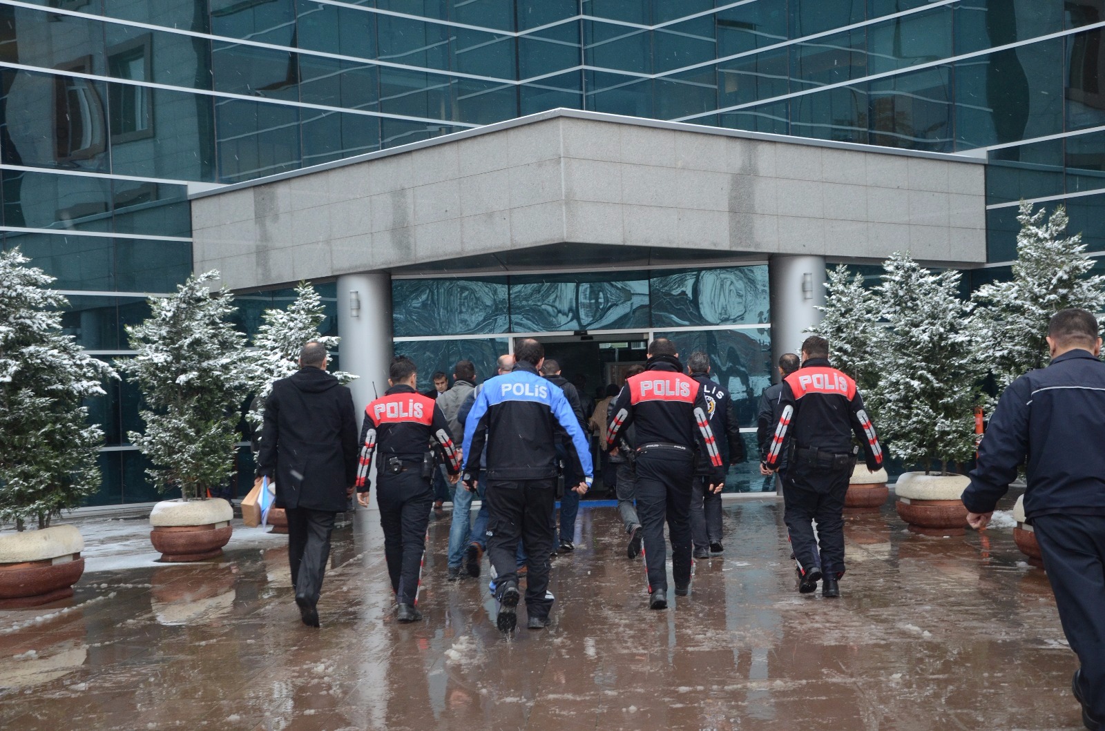 Cinayet şüphelileri adliyede