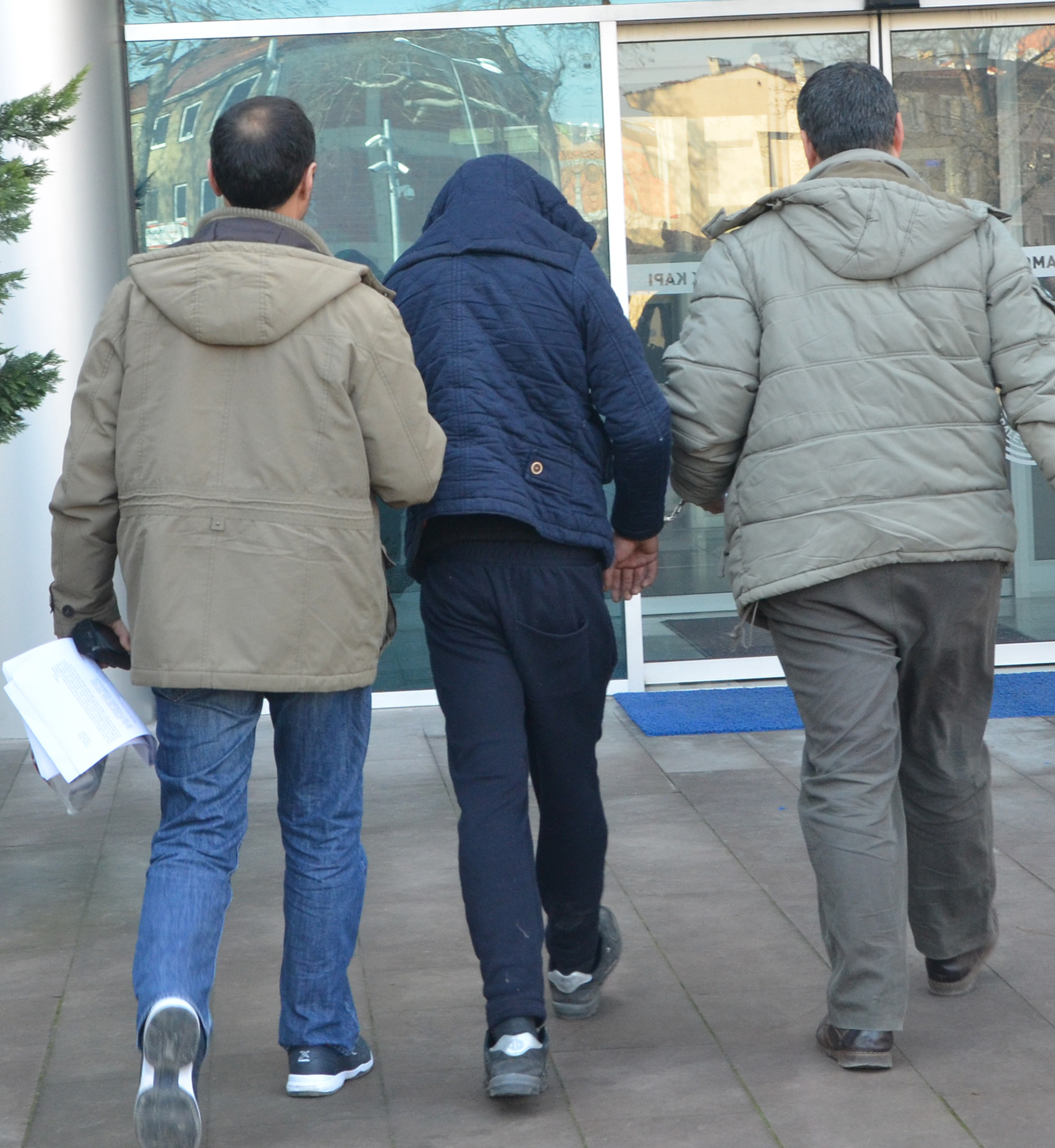 Hırsızlar yakayı ele verdi