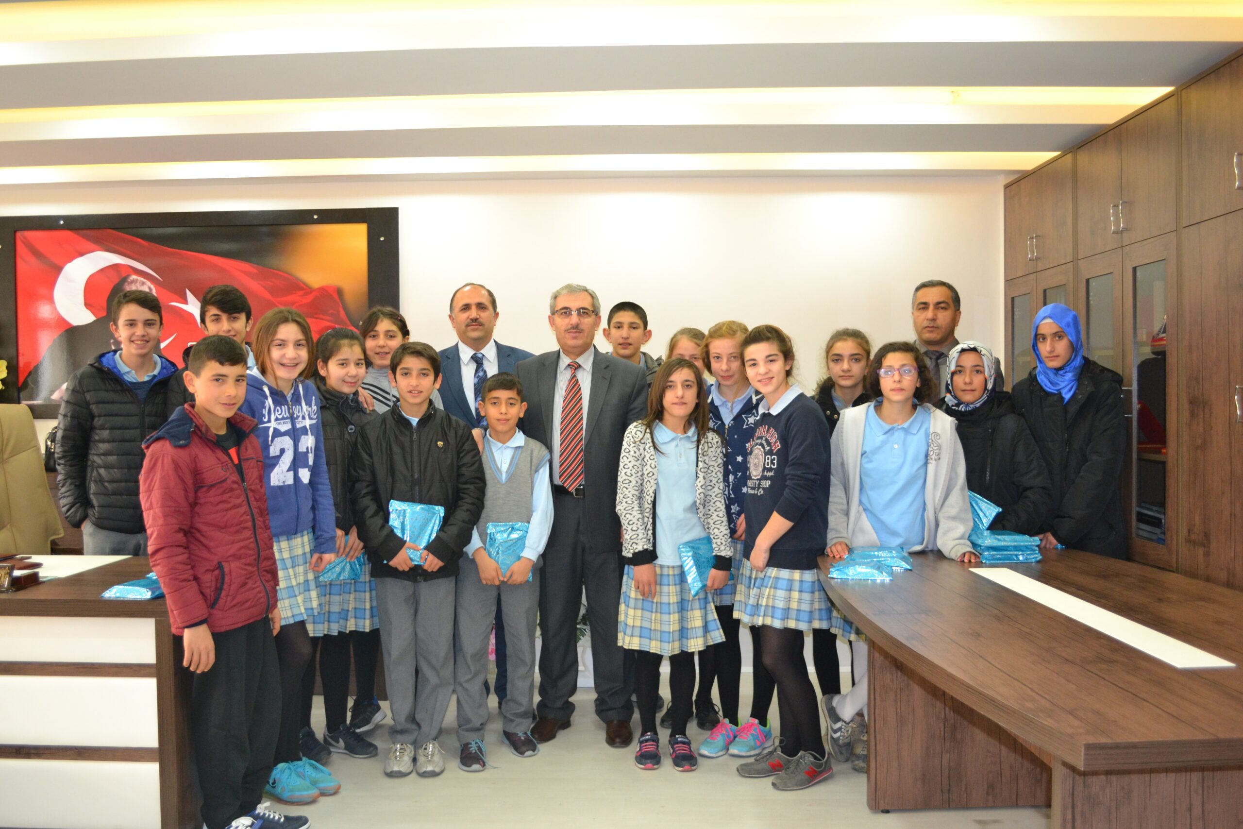 Başarılı öğrencileri ödüllendirildi