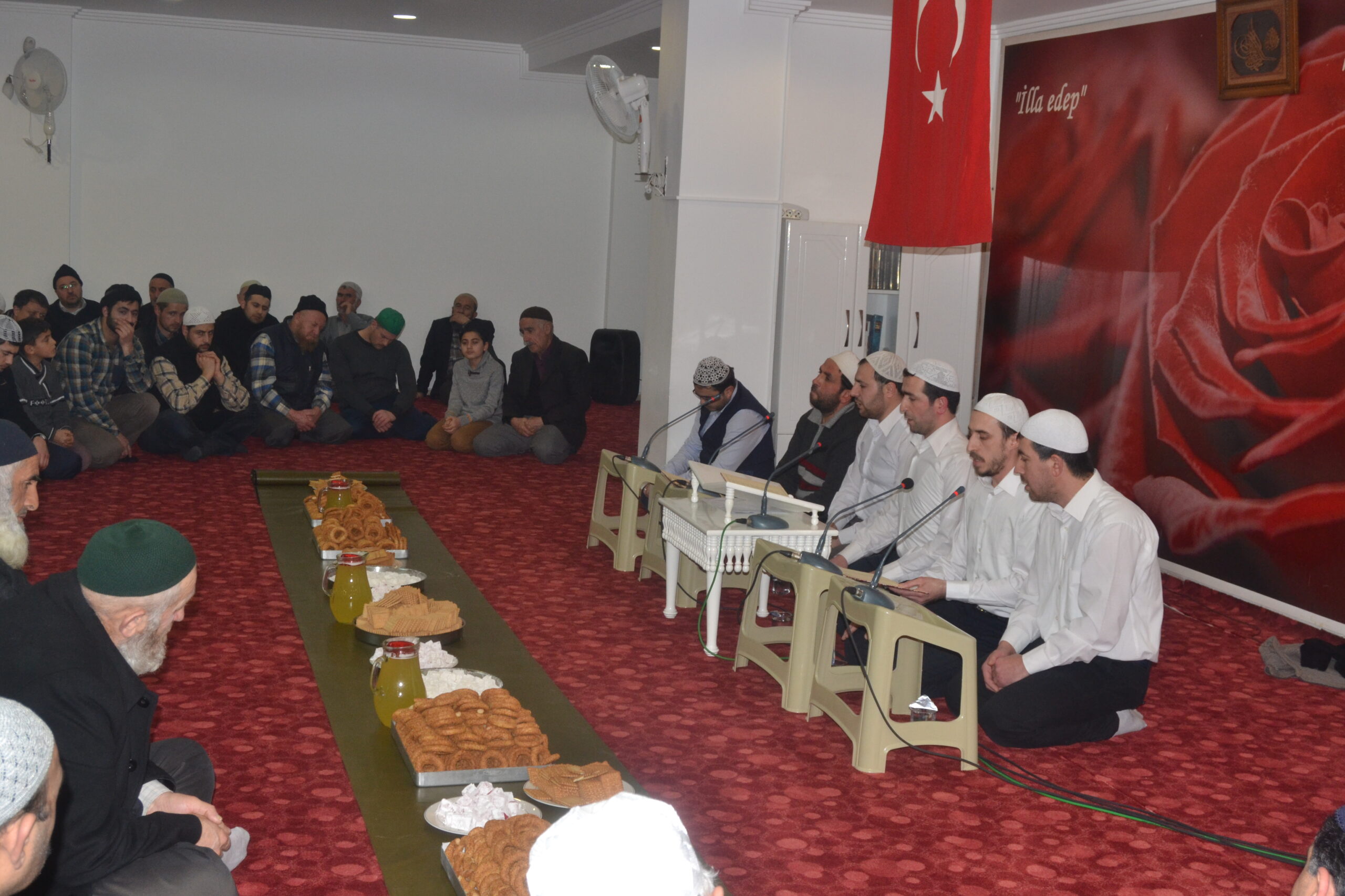 İSHAKPAŞA’DA KANDİL HAVASI GÜVENLİK GÜÇLERİ İÇİN ELLER SEMÂYA KALKTI