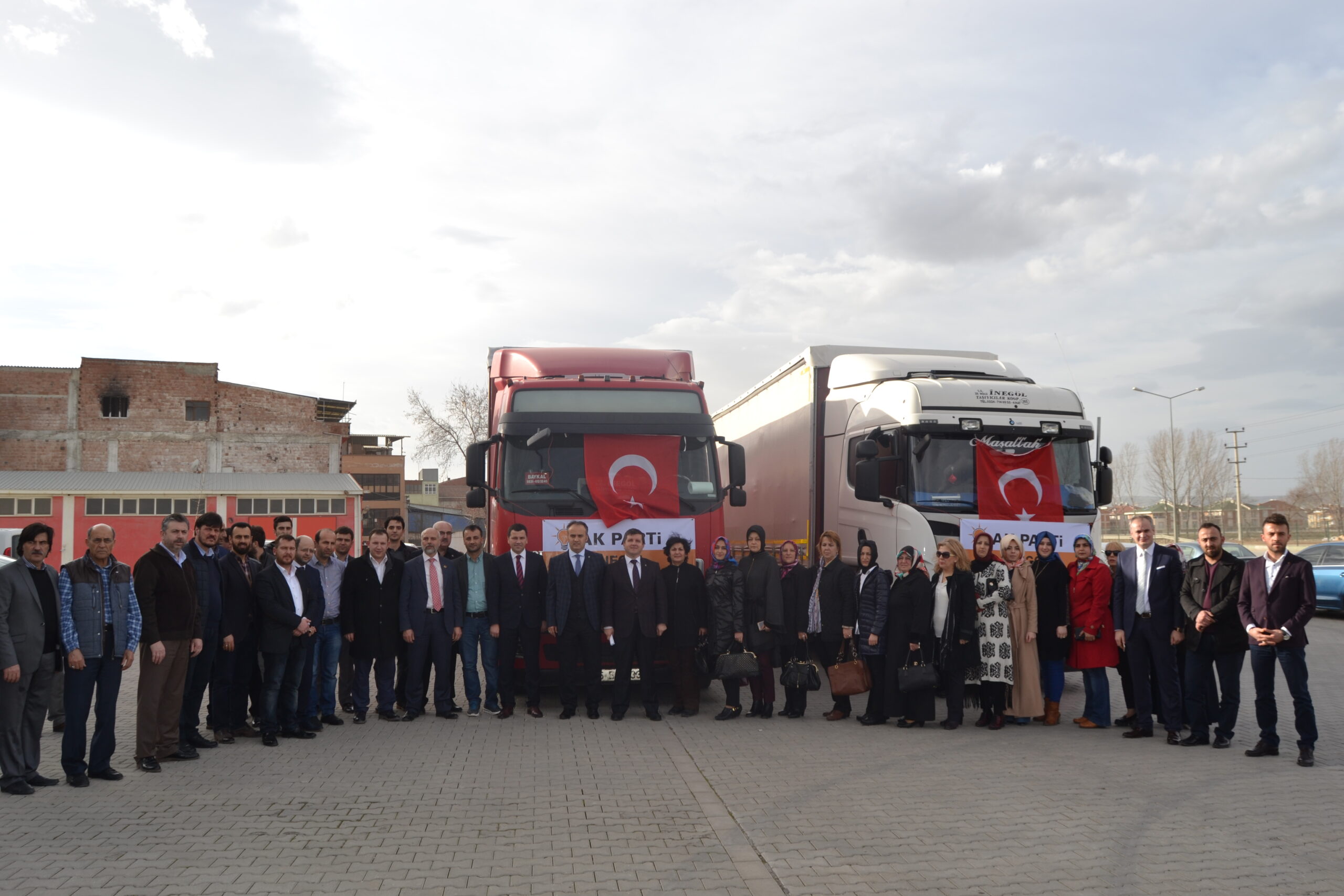 İNEGÖL’ÜN AK KADROLARINDAN TÜRKMENLERE 2 YARDIM TIRI