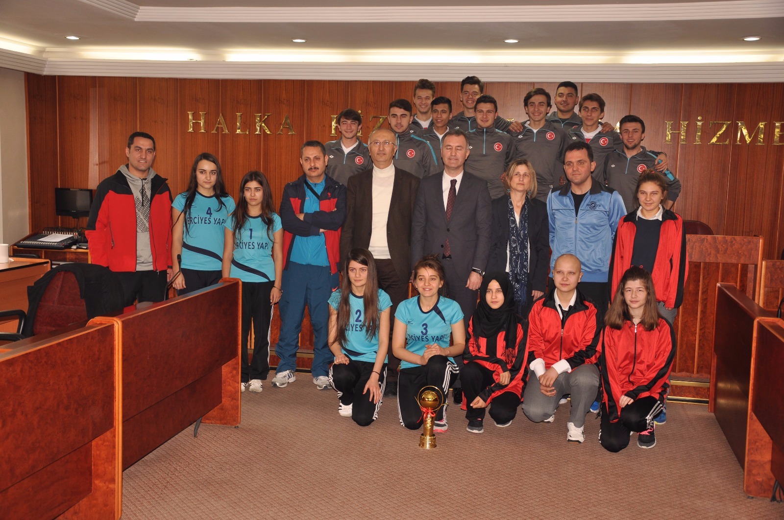 Belediye başarılı öğrencileri ödüllendirdi