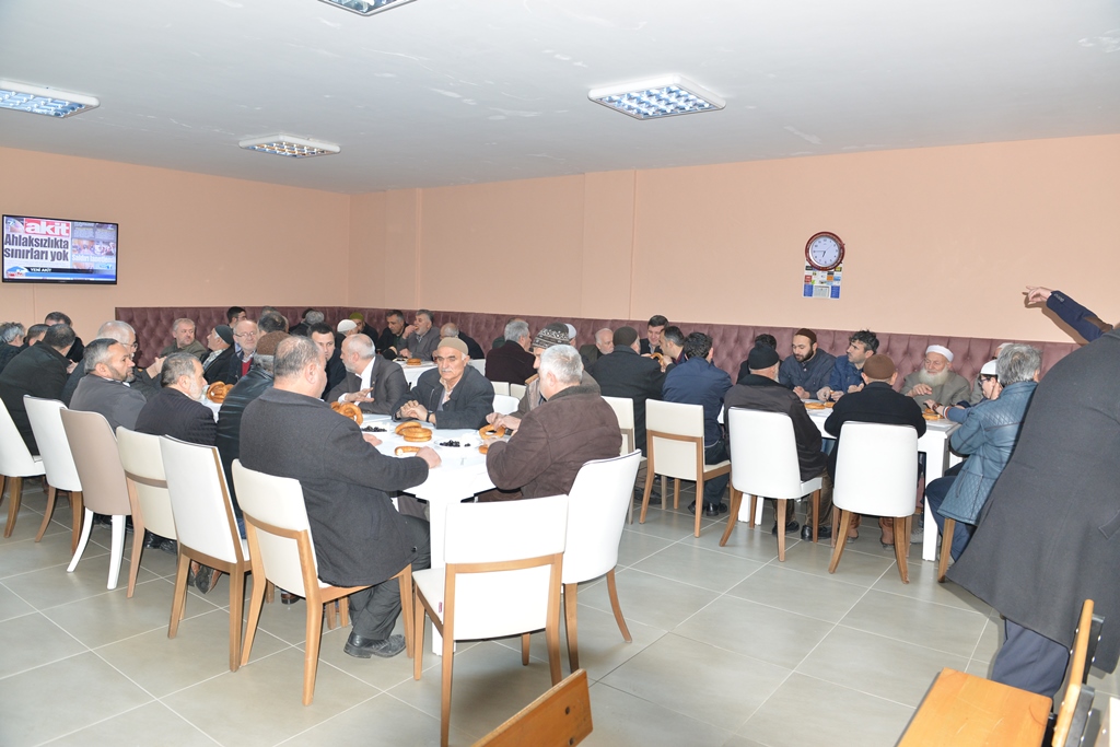 Bereket Sofrası Emir Sultan Camii’nde