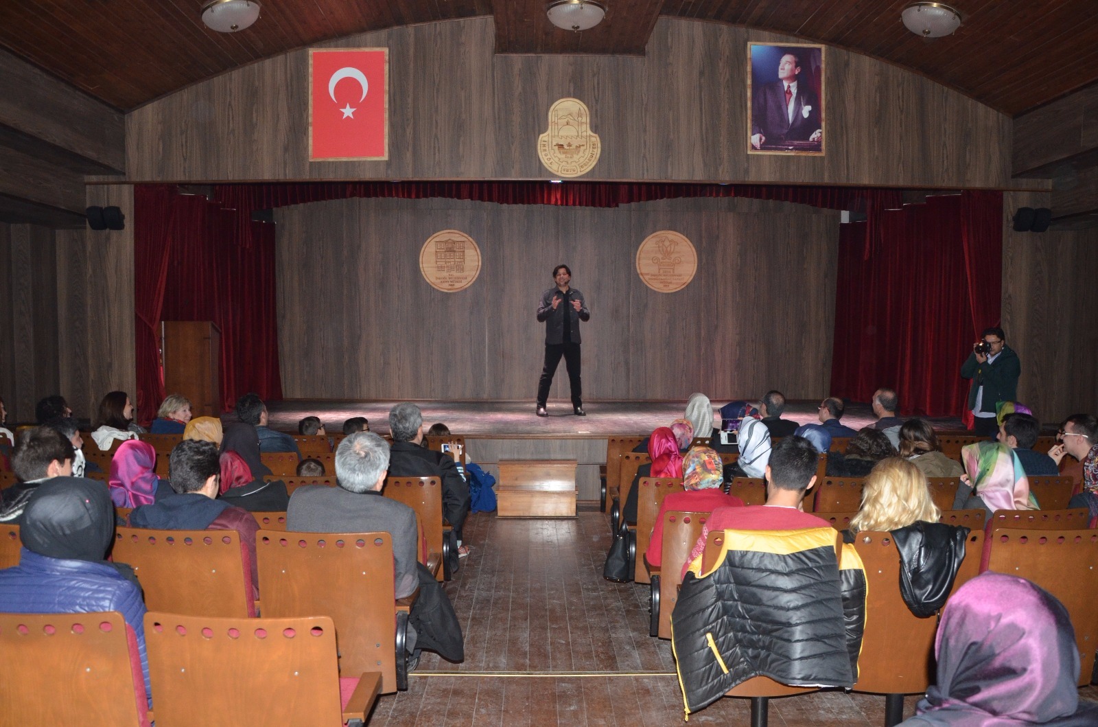 Ders niteliğinde stand-up şov