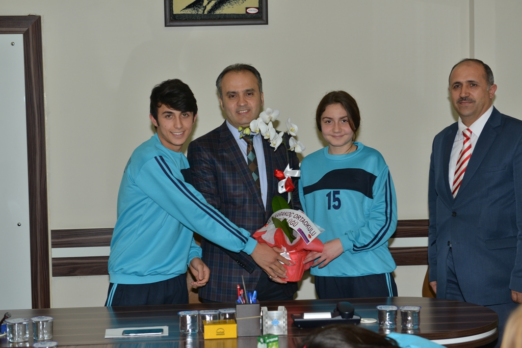 Şampiyonlar ödüllendirildi