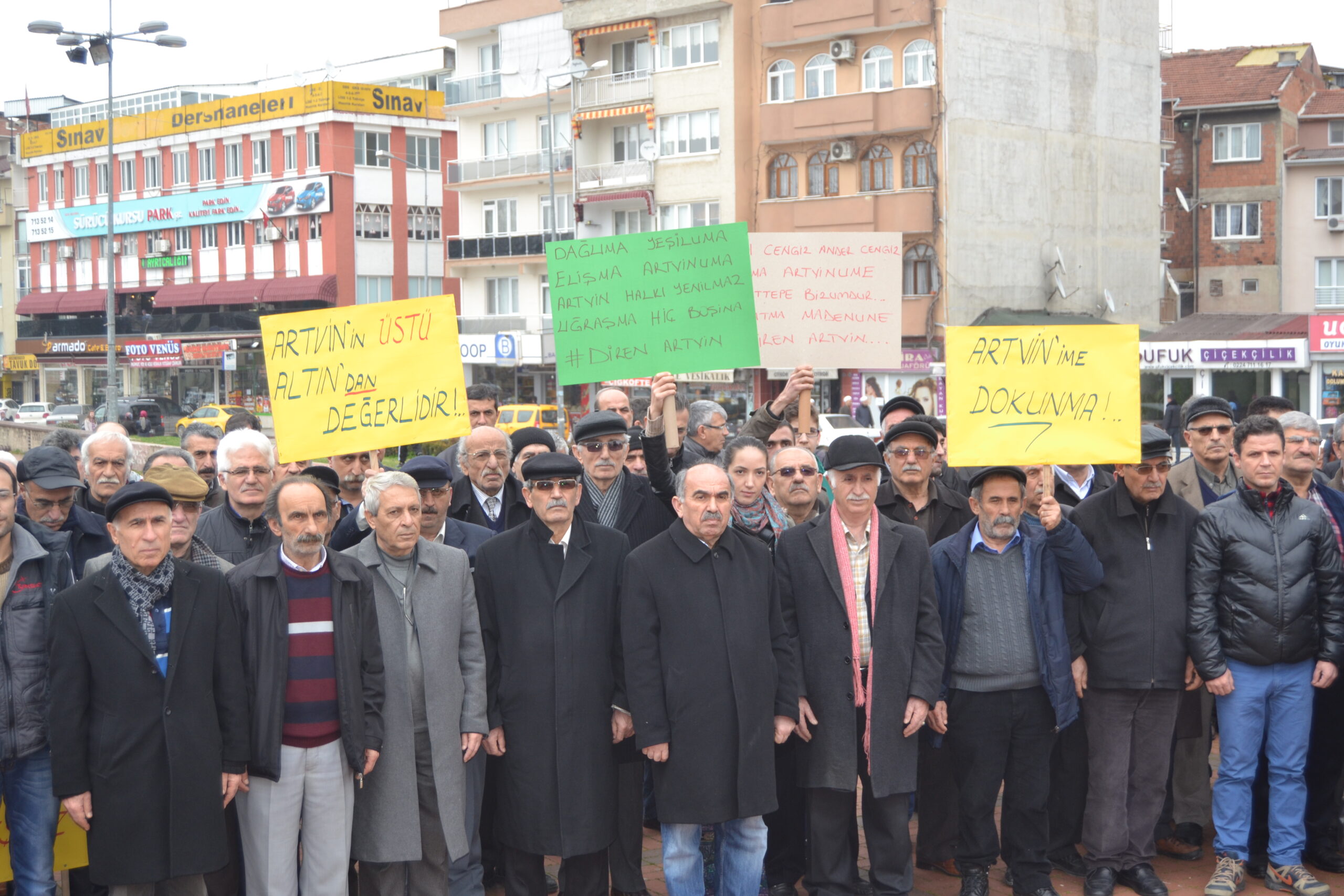 150 Kişilik gruptan madencilik tepkisi