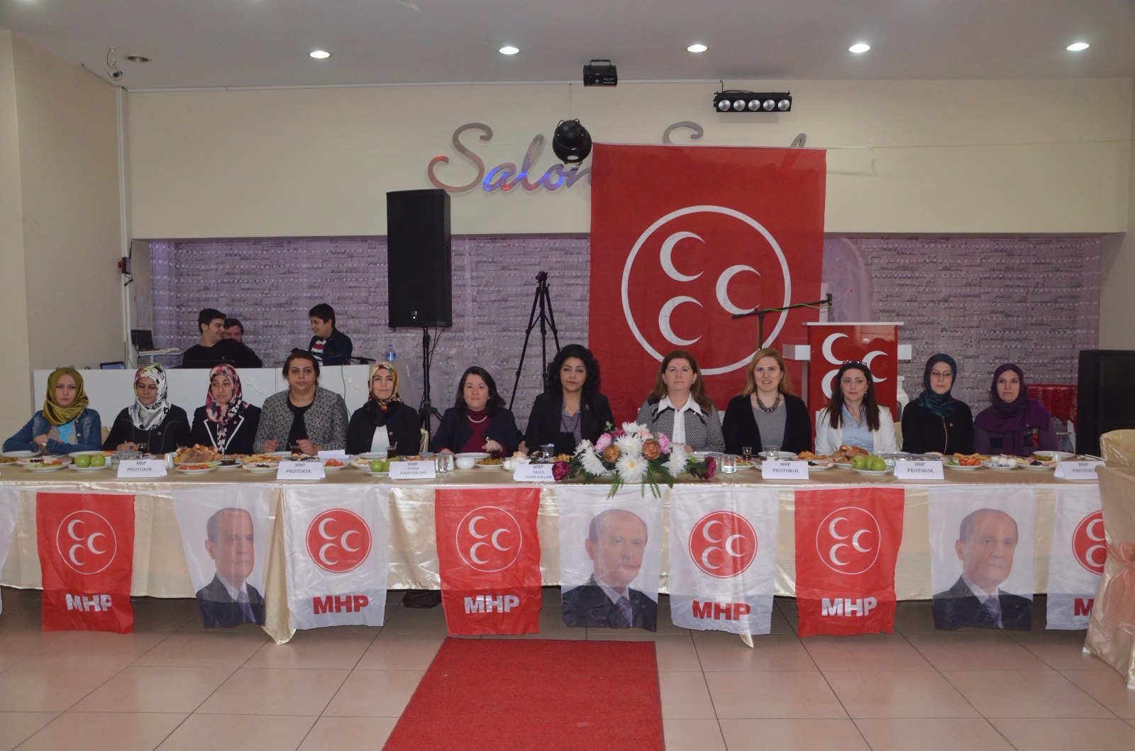 MHP’li kadınlar kahvaltıda buluştu