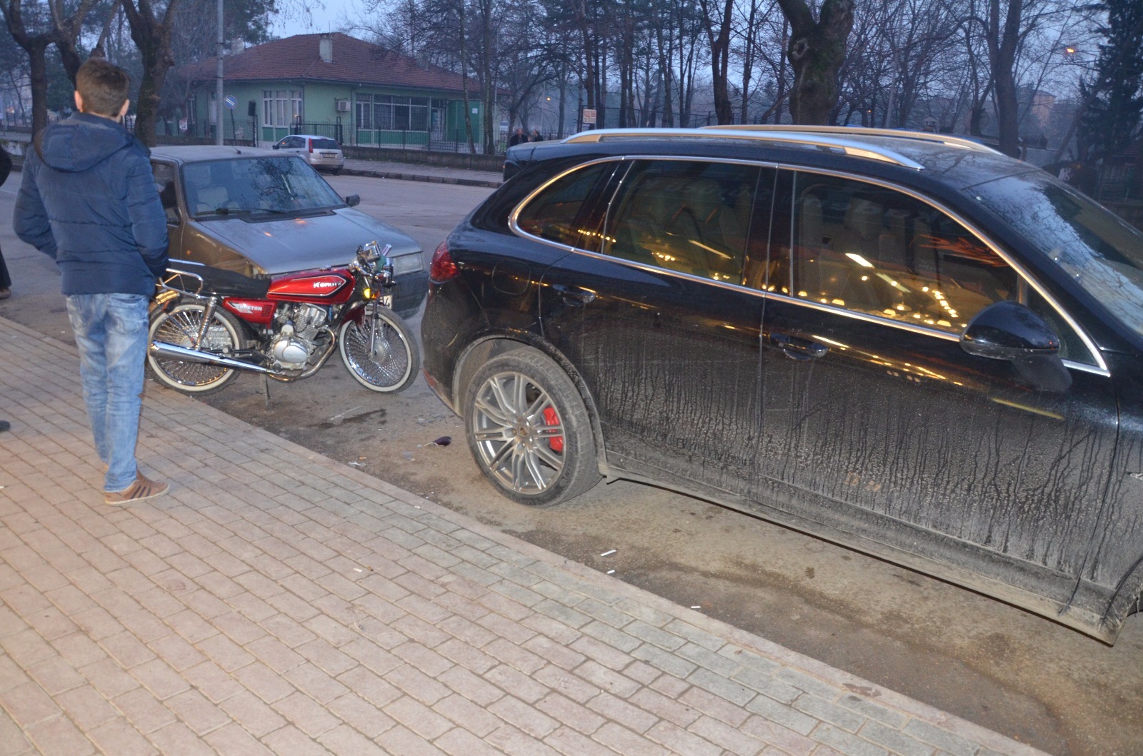 Adnan Menderes Bulvarında kaza: 1 yaralı