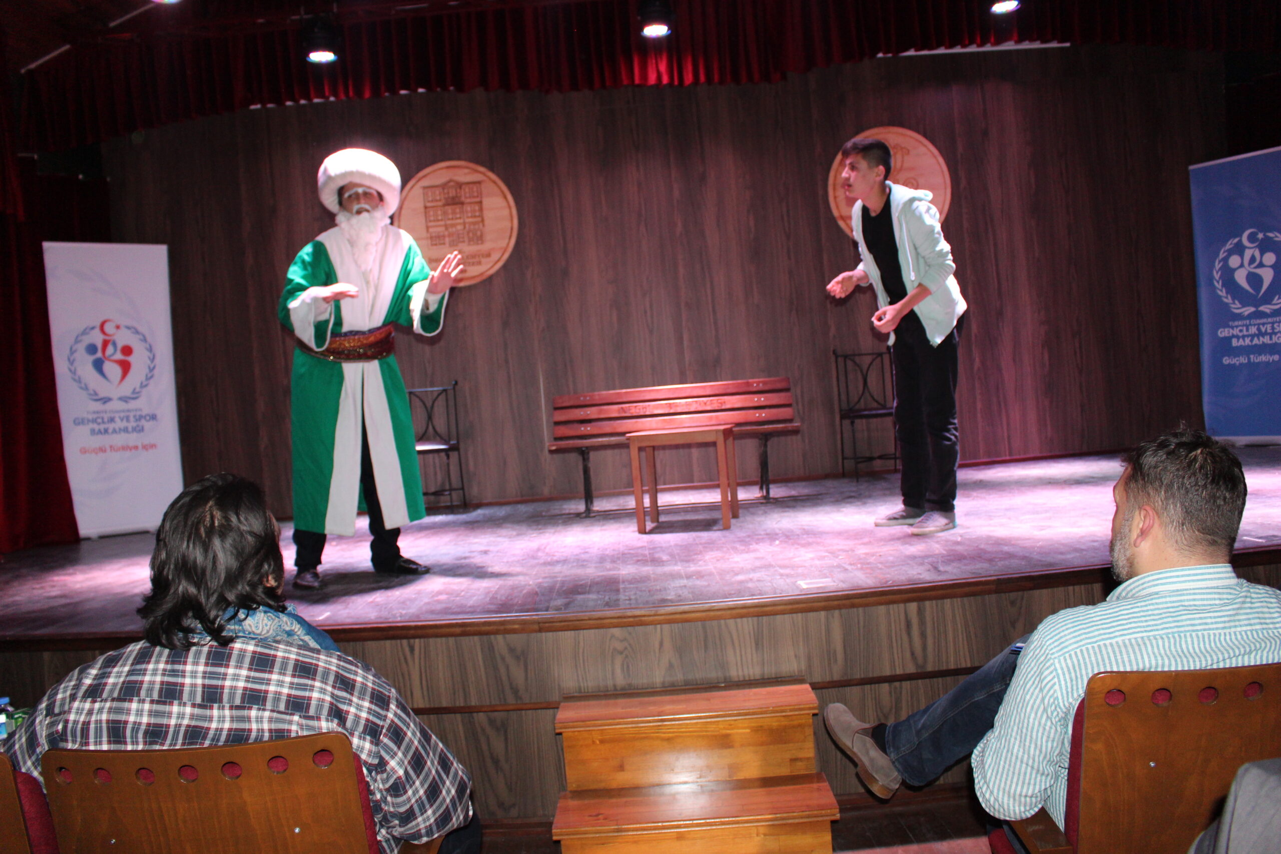 Gençler  hayallerini sahneye taşıdı