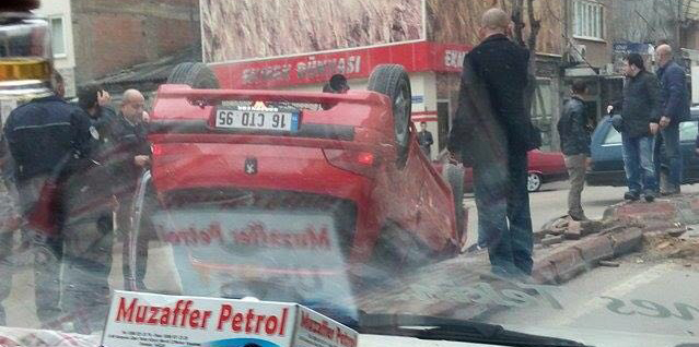 Takla atıp ters döndü