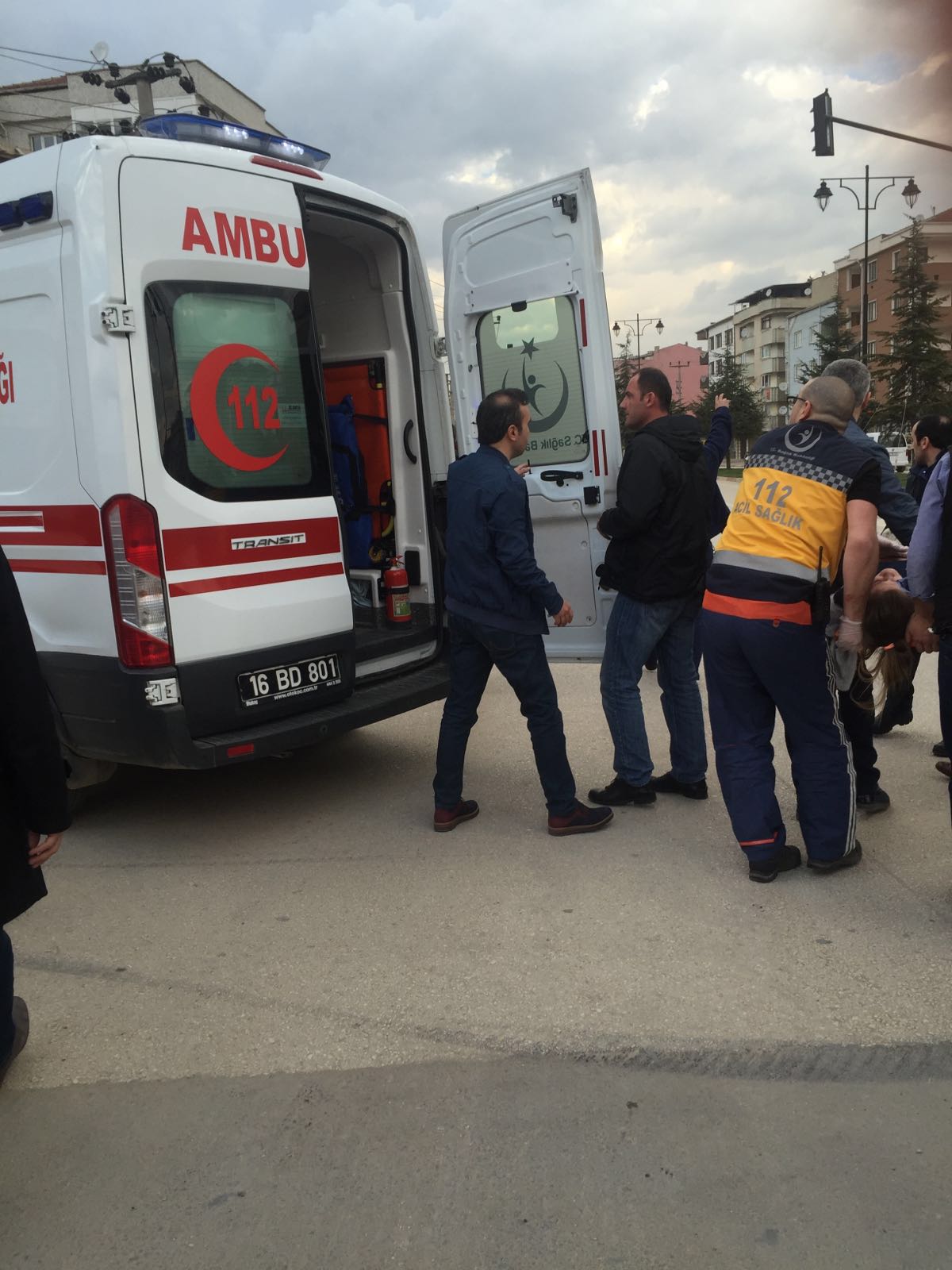 Halk otobüsü ile ambulans çarpıştı