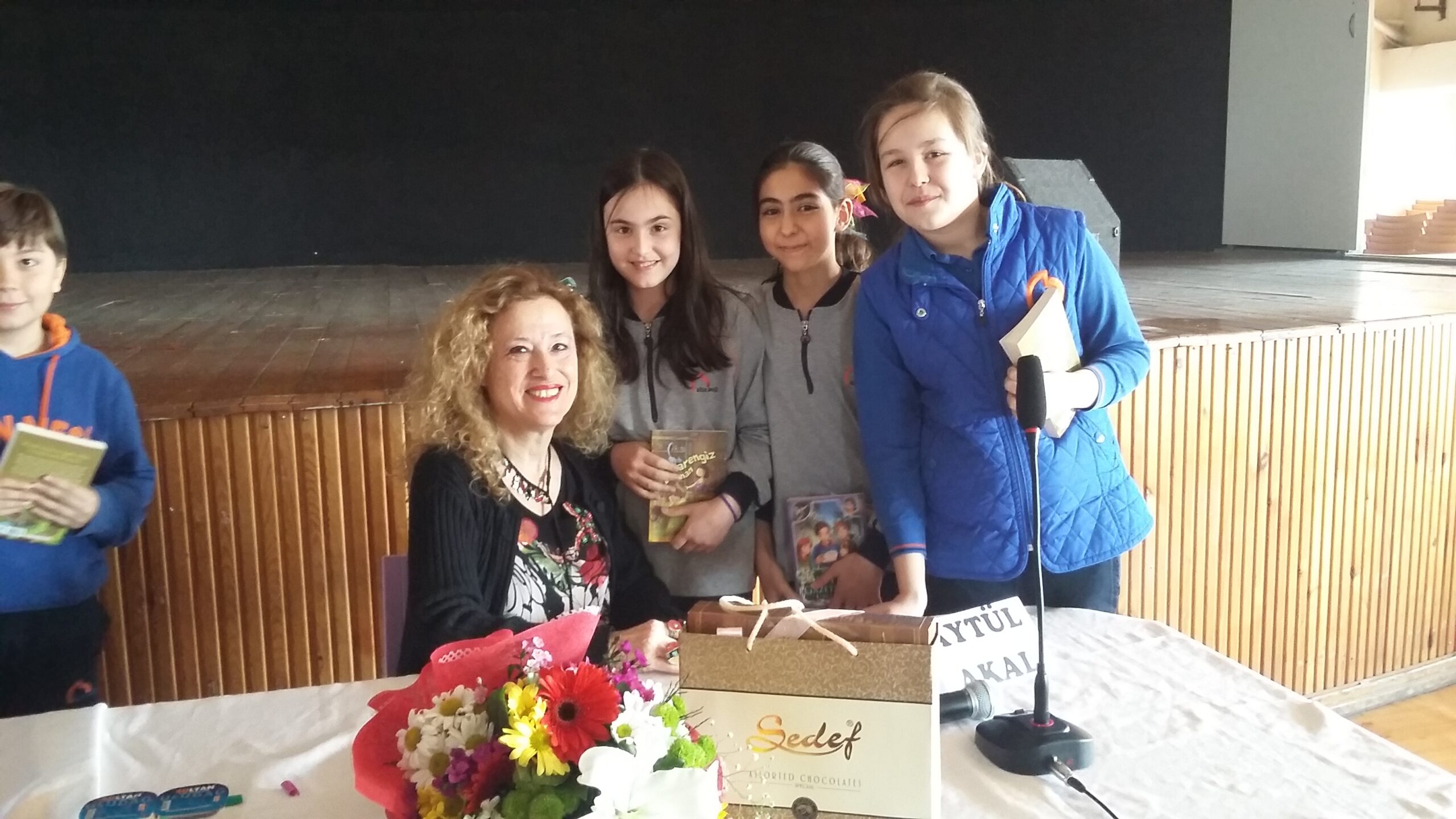 Aytül Akal öğrencilerle buluştu