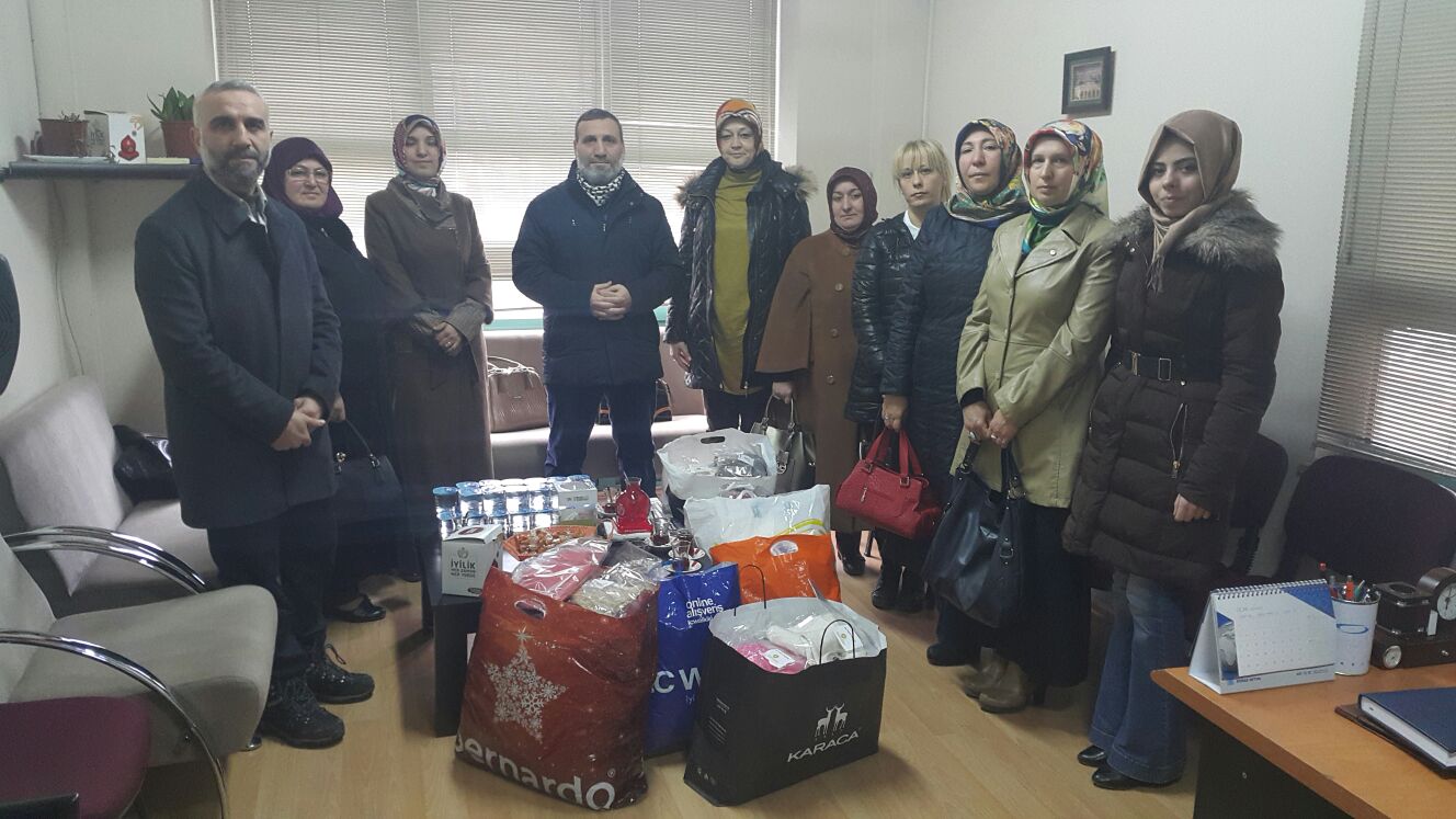 AK KADINLARDAN TÜRKMENLERE YARDIM