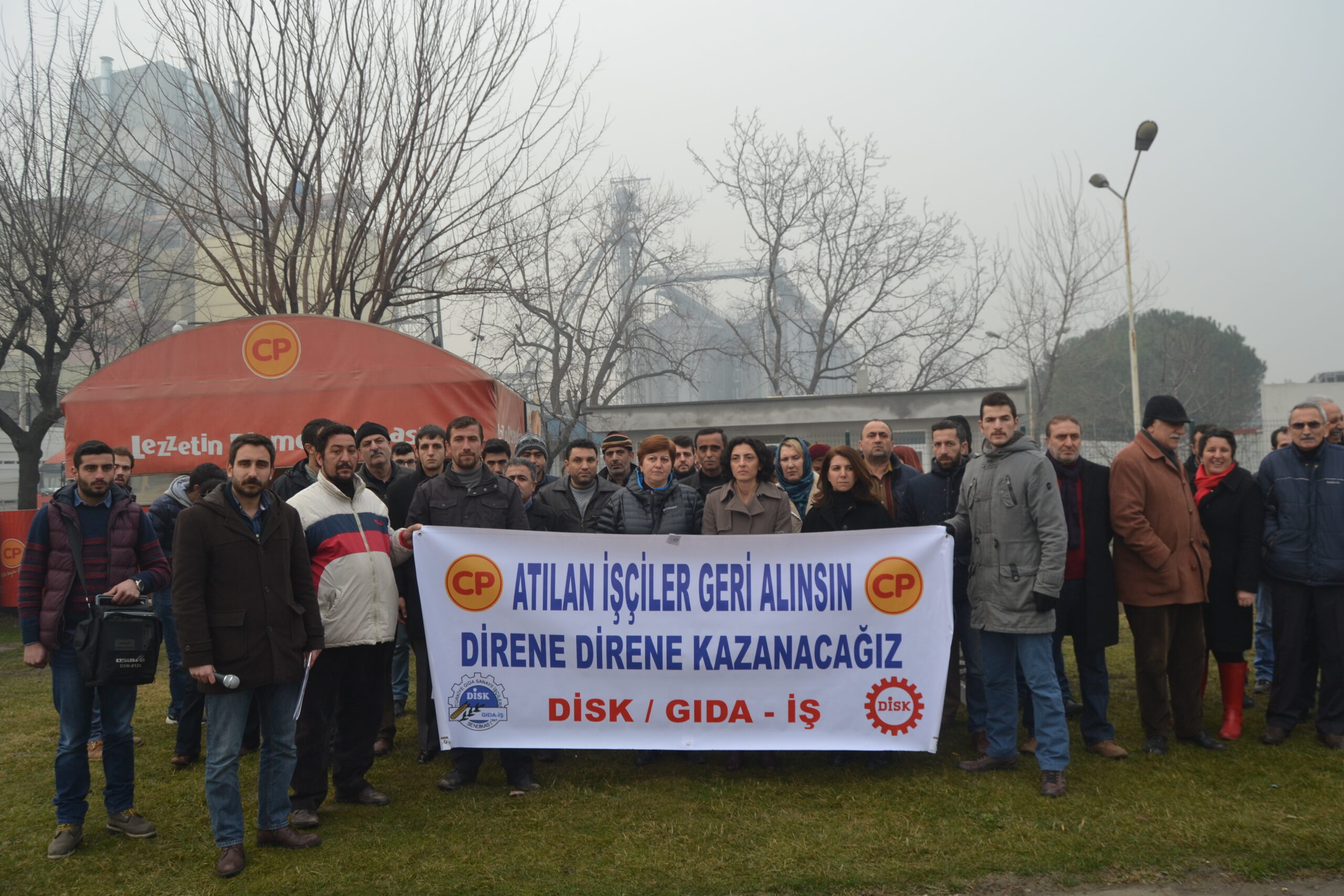 Fabrika önünde eylem