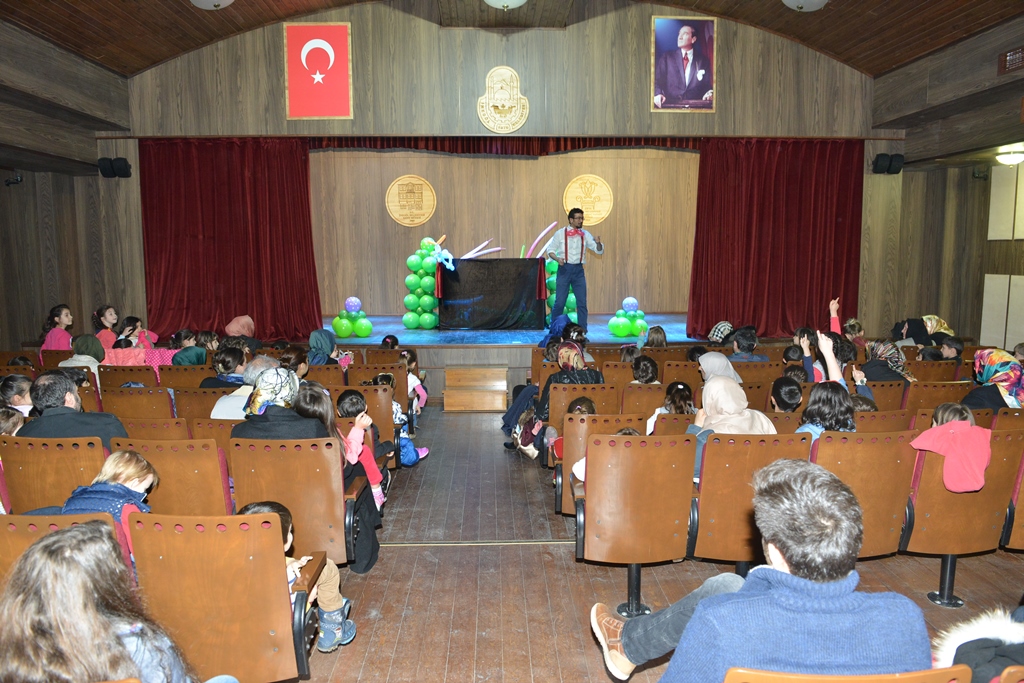 Dünyayı balonlarla gezdiler