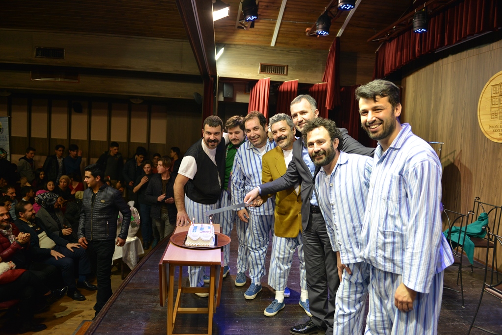 Pijamalı adamlar kahkahaya boğdu