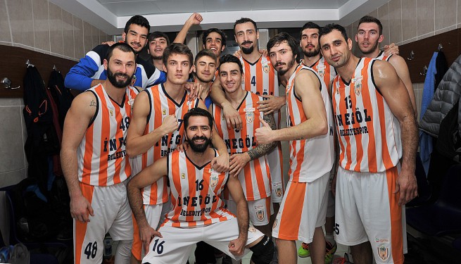 Namaglup liderliğe devam