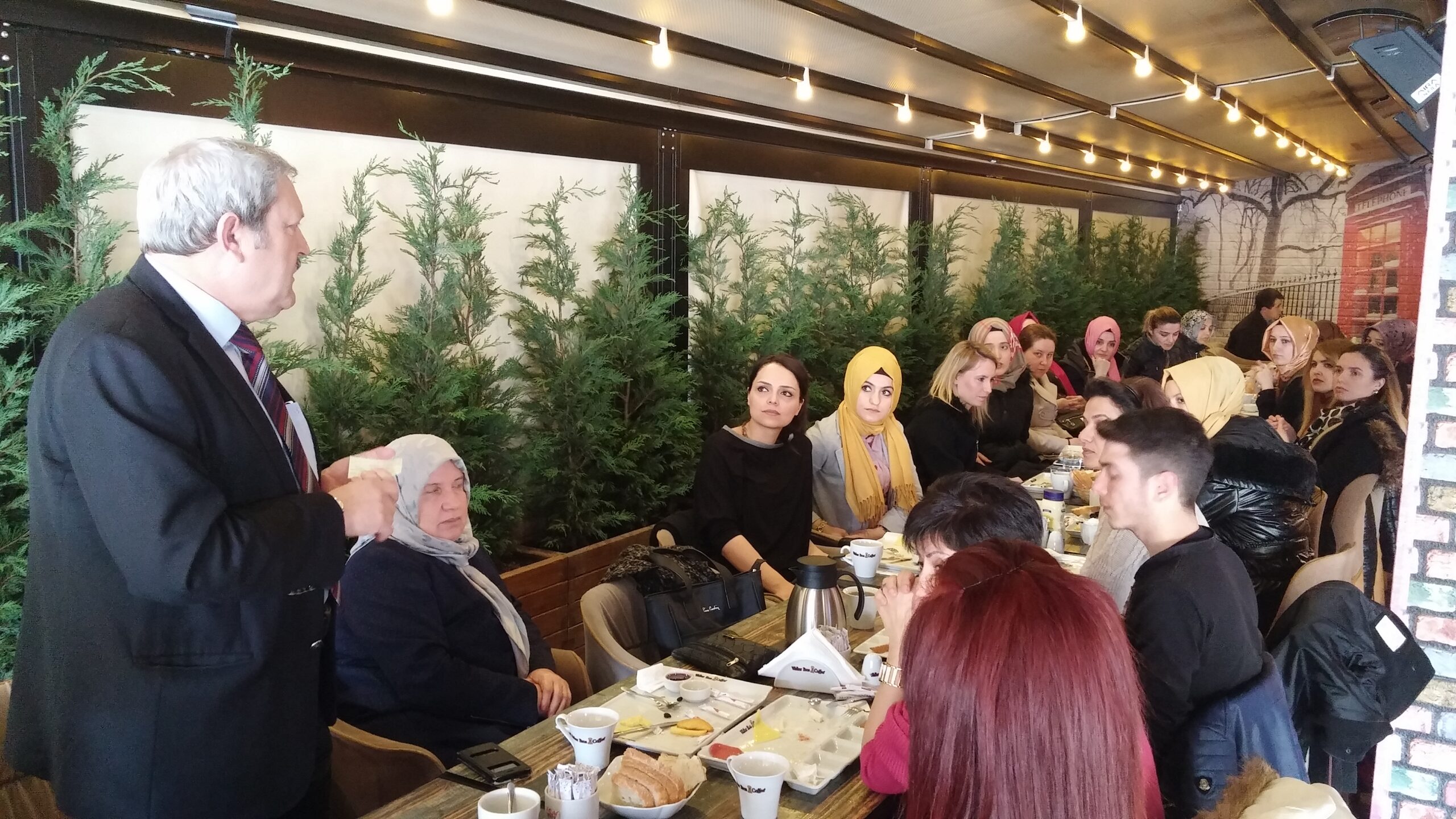 Bayan kuaförlere kahvaltı