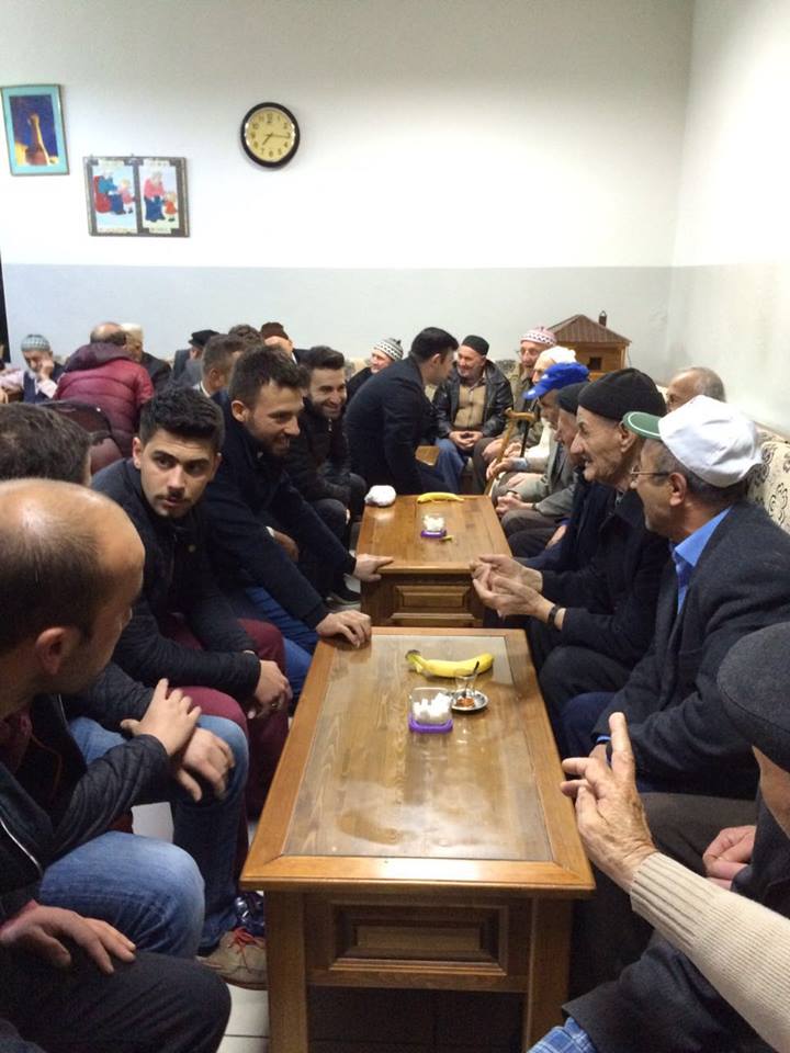 AK Gençler Huzurevi sakinlerini unutmadı