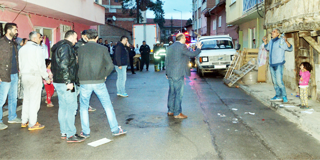 Benzin döküp kendini yakmak istedi