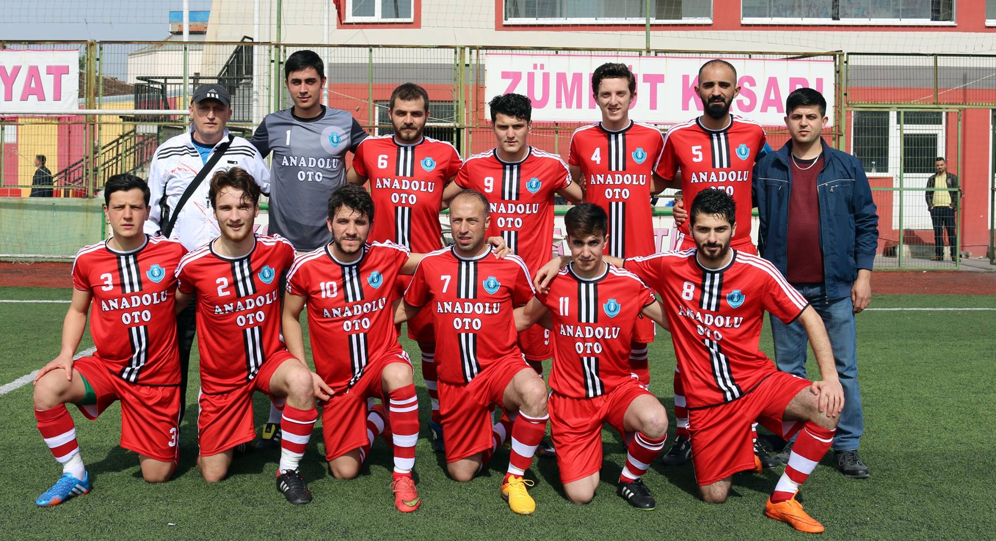 Akhisar kalesi geçit vermiyor