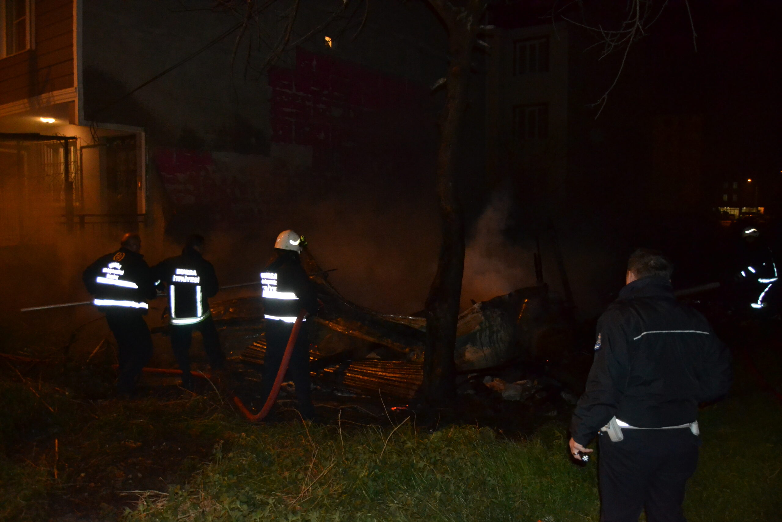 Baraka yangını korku dolu anlar yaşattı
