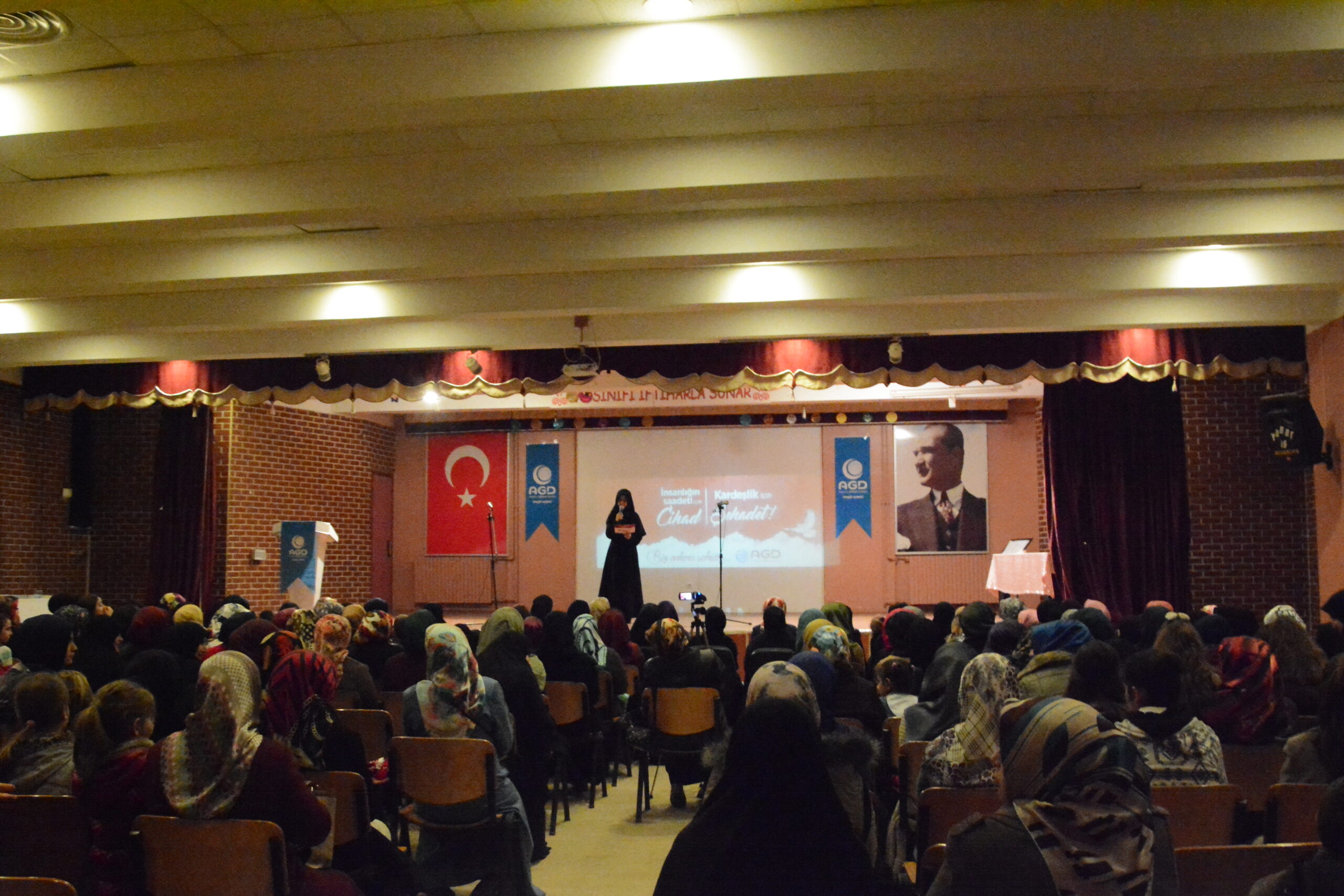 AGD’li kadınlardan “Şehitler Gecesi”