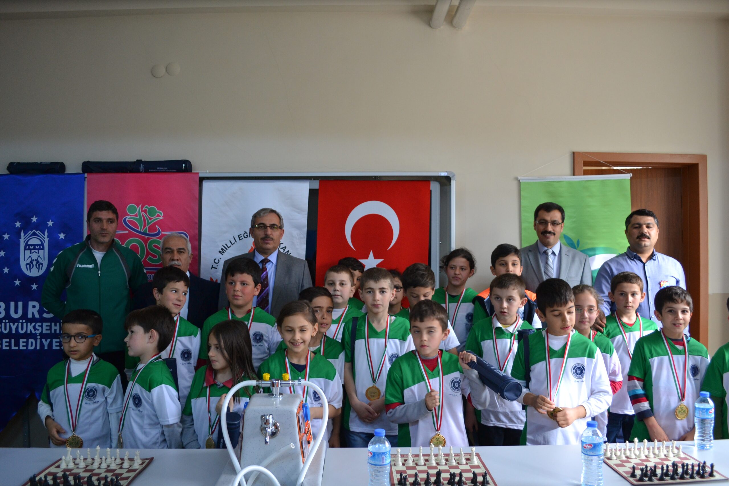 Okullar satrançta yarıştı