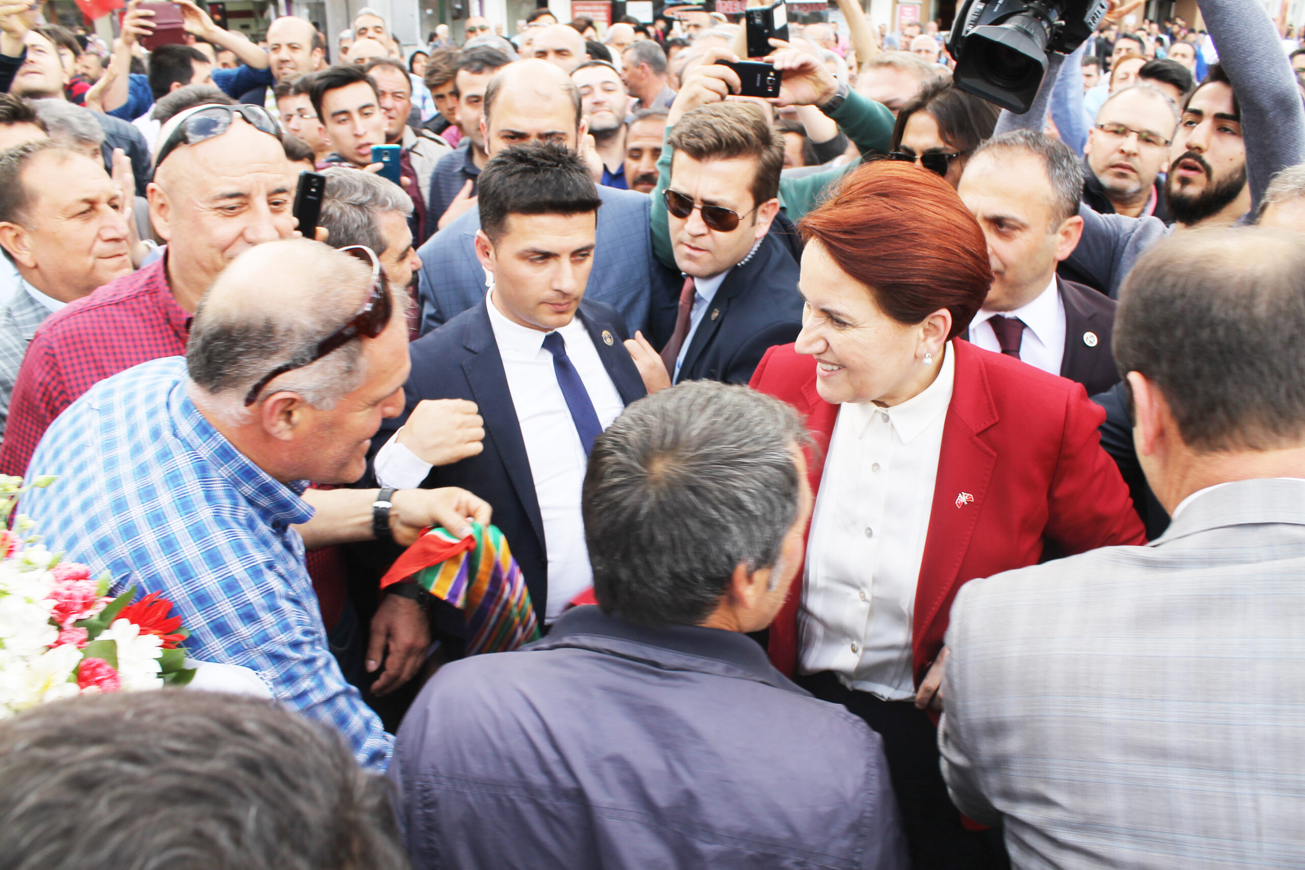 AKŞENER İNEGÖLLÜLER İLE BULUŞTU