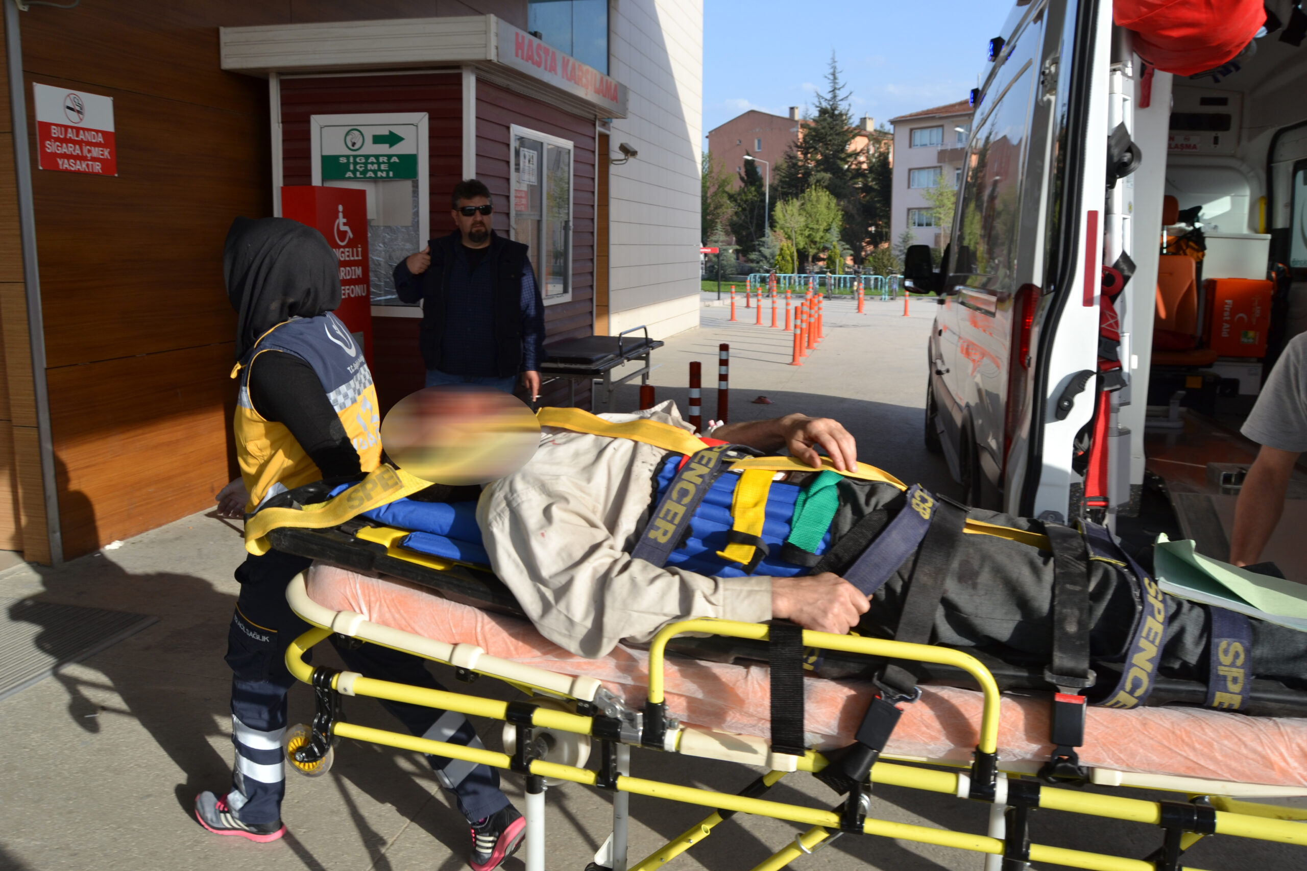 3 Metre yüksekten düşerek yaralandı