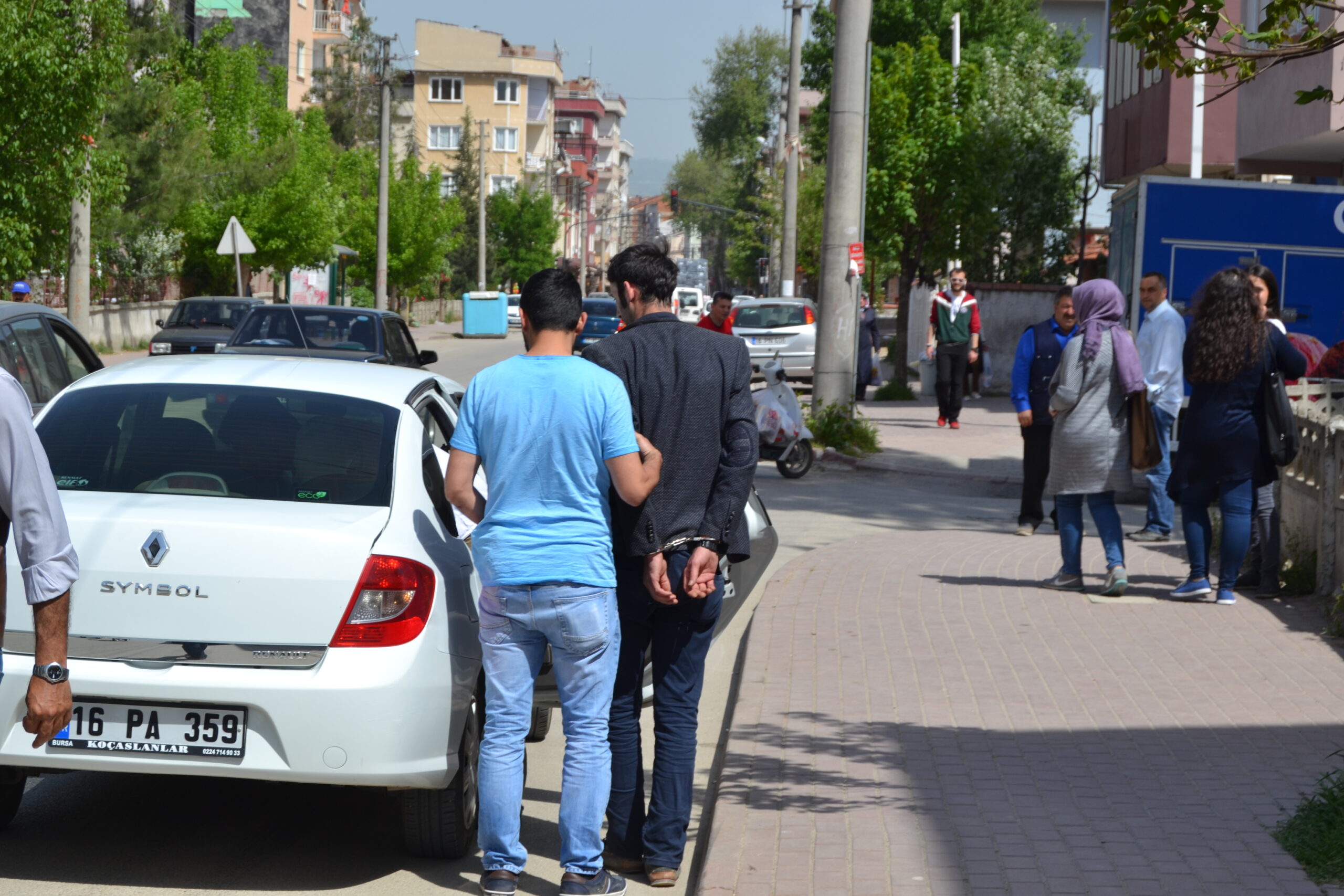 KOVALAMACA AKSİYON SAHNELERİNİ ARATMADI Polis kıskıvrak yakaladı