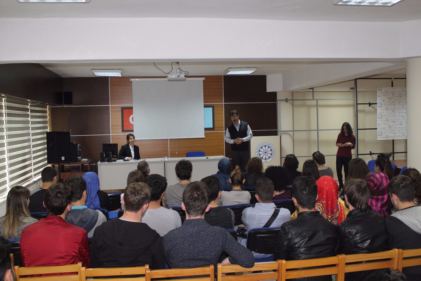 Ahlakı Kur’an’dan öğrenmeliyiz