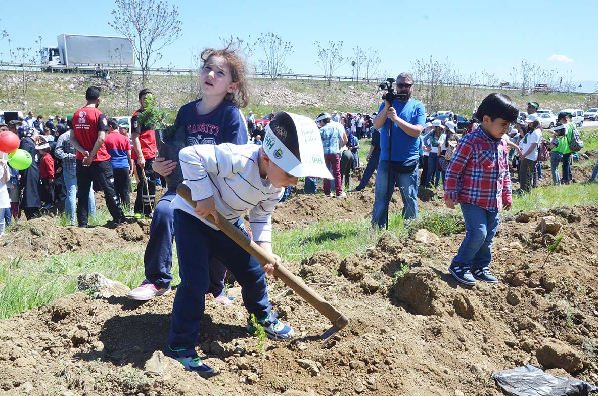 BİN YETİME BİN FİDAN