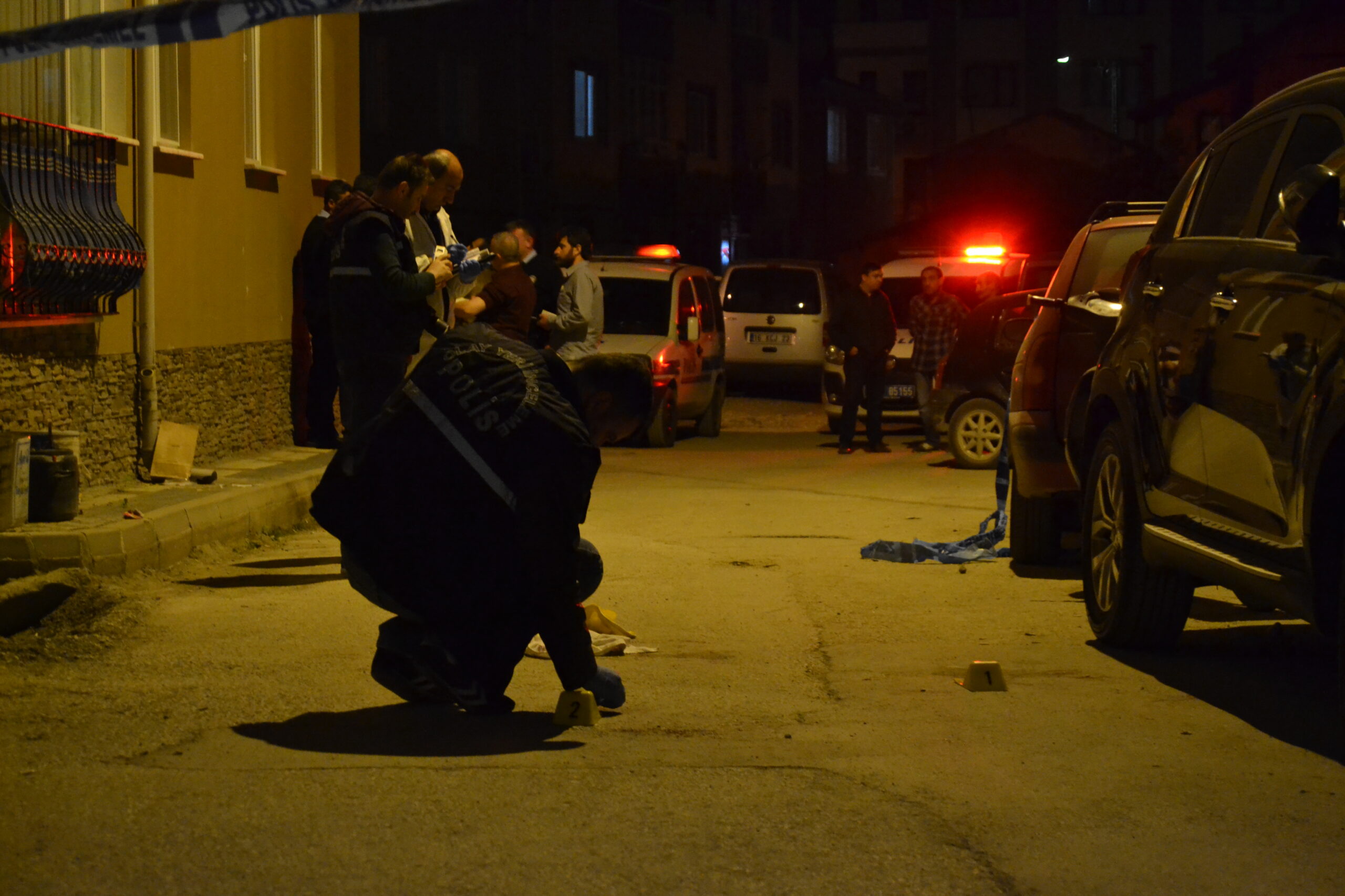 SOKAK ORTASINDA  Bıçaklanarak öldürüldü