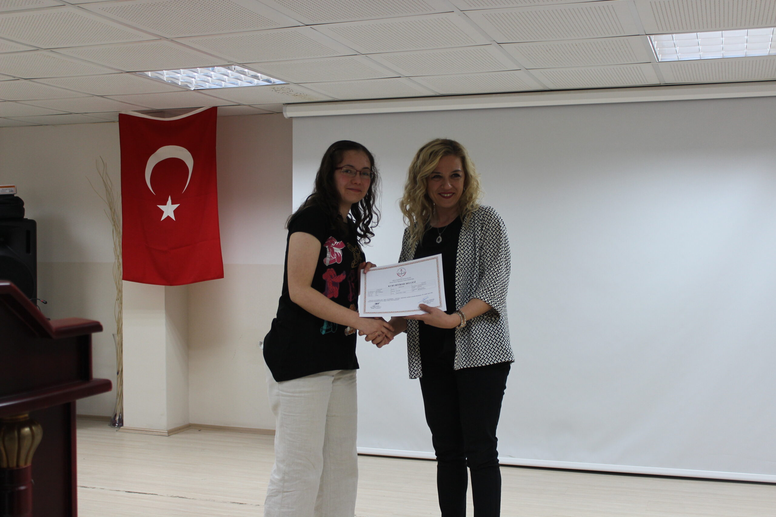 İşaret Dili Kursiyerleri sertifikalarını aldı