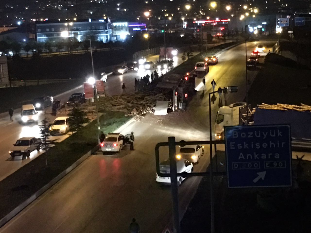 TOMRUKLAR YOLA SAVRULDU