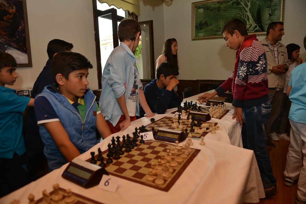 Minikler satrançta yarıştı